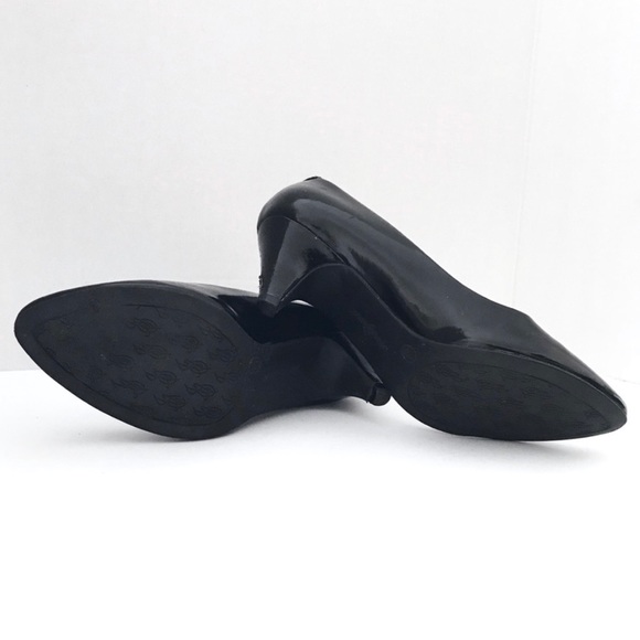 Jaclyn Smith Black Pumps - Picture 2 of 6
